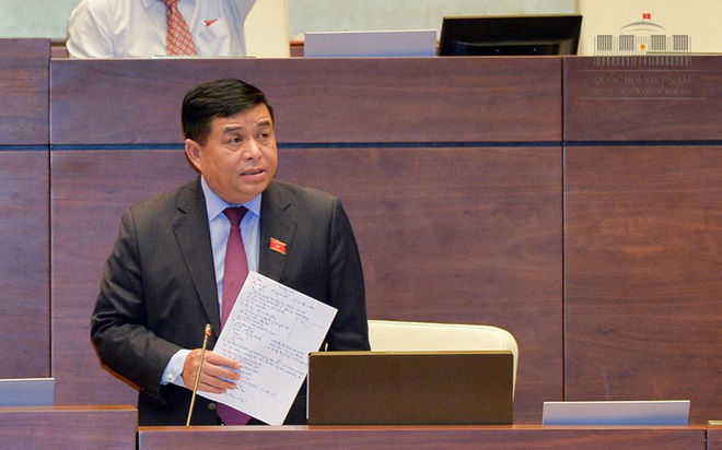 Bộ trưởng Bộ KHĐT Nguyễn Chí Dũng giải trình trước Quốc hội về Luật Hỗ trợ DNNVV