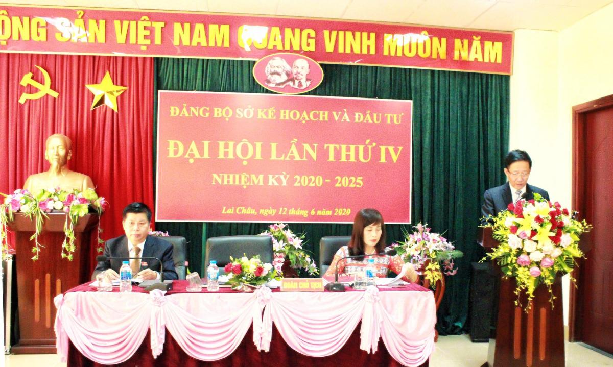 Đ/c Nguyễn Quang Huy Bí thư Đảng ủy Sở Kế hoạch và Đầu tư thay mặt đoàn chủ tịch phát biểu khai mạc Đại hội