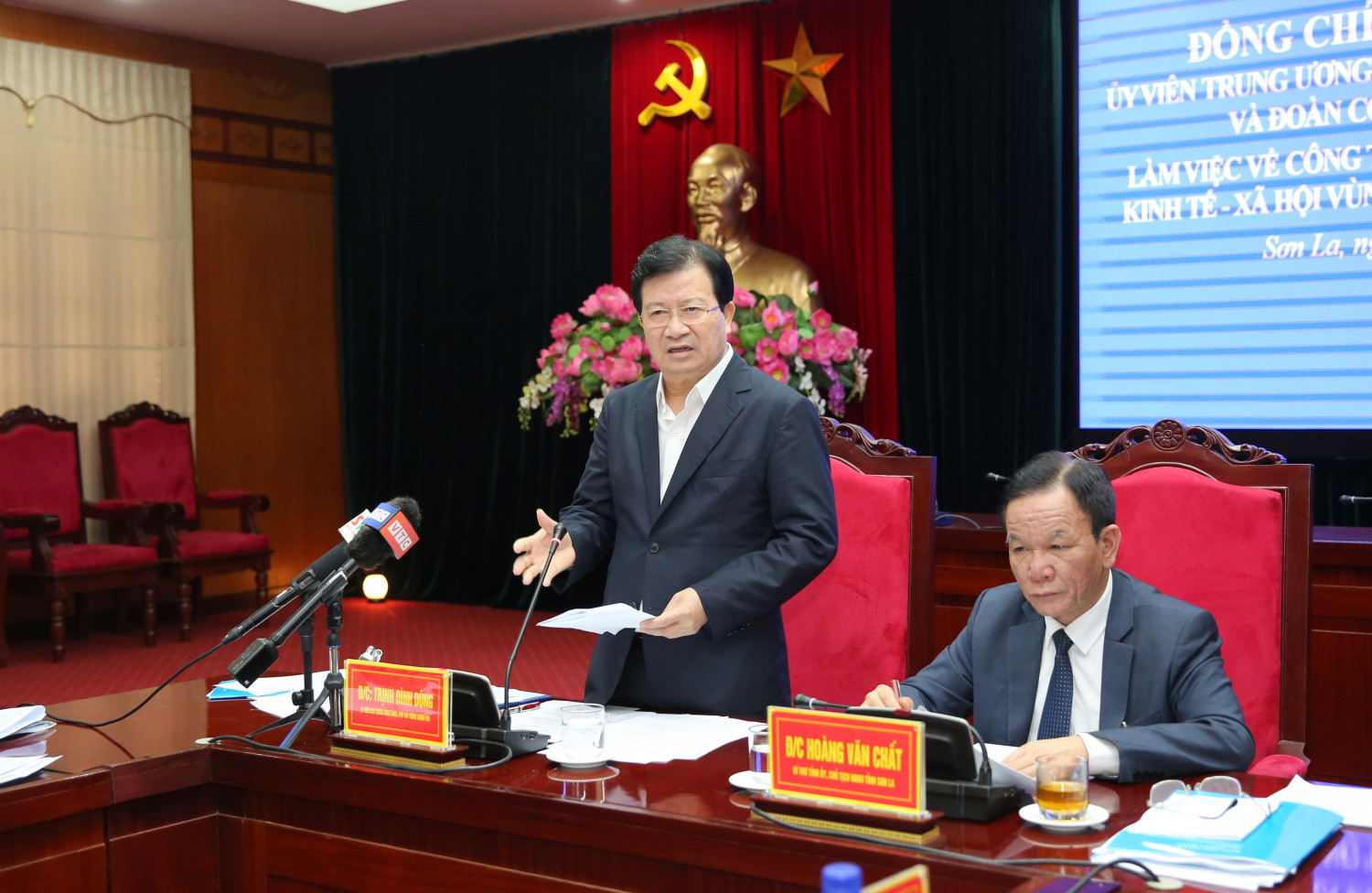 Phó Thủ tướng Trịnh Đình Dũng phát biểu kết luận Hội nghị. Ảnh: VGP/Xuân Tuyến