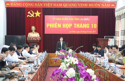 Phiên họp được UBND tỉnh tổ chức ngày 28/10. Đồng chí Đỗ Ngọc An-Phó bí thư Tỉnh uỷ, Chủ tịch UBND tỉnh chủ trì phiên họp.