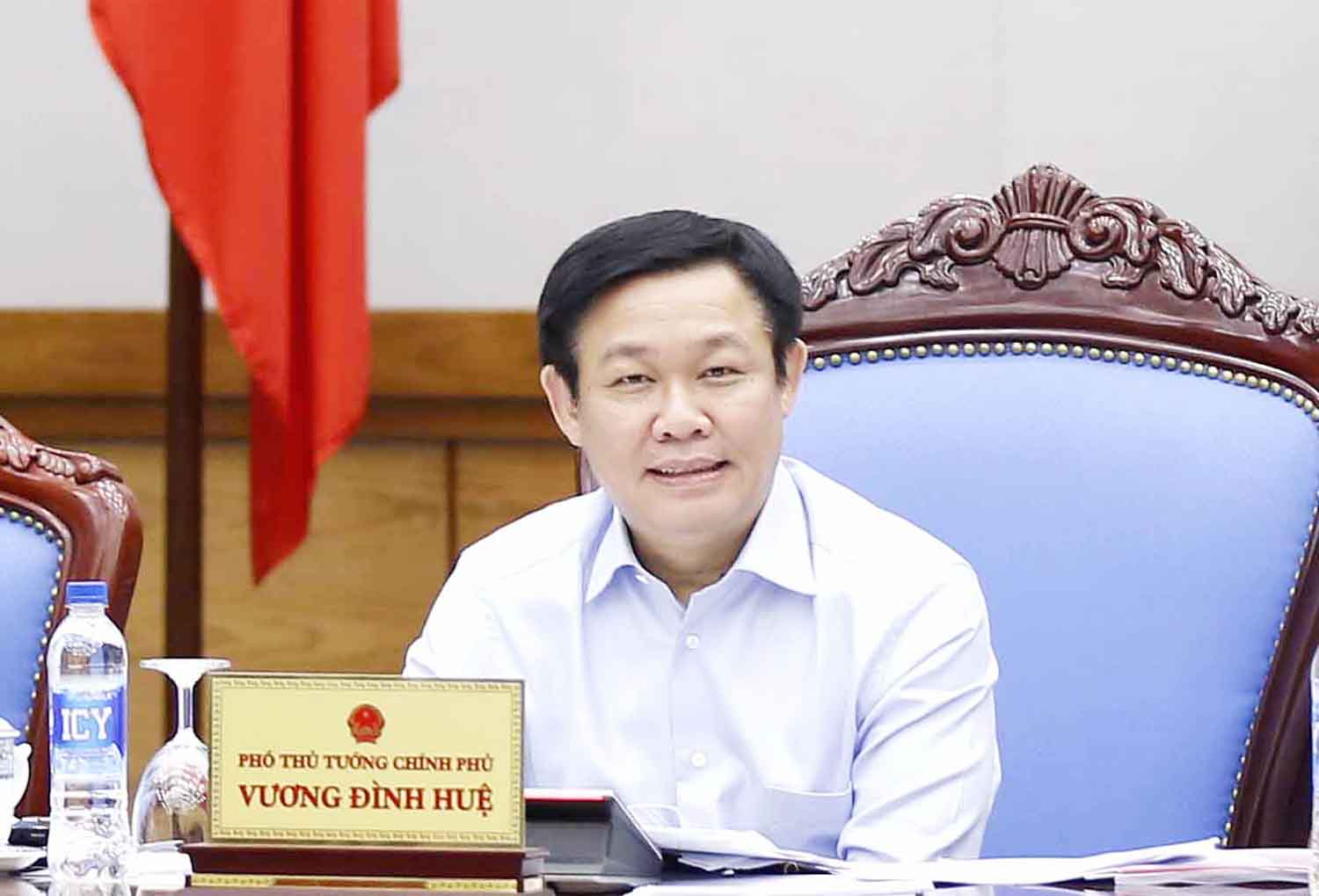 ​​​​​​​Phó Thủ tướng Vương Đình Huệ chủ trì buổi làm việc với các bộ, ngành nhằm tháo gỡ khó khăn vướng mắc cho hoạt động bảo lãnh tín dụng cho các DNNVV. Ảnh: VGP/Thành Chung